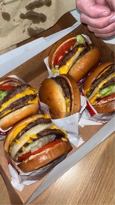 In-N-Out Burger by null