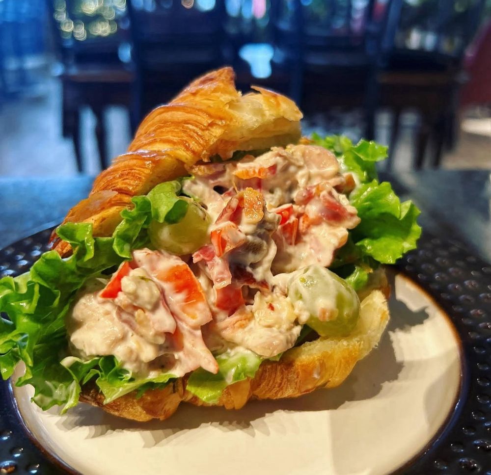 Dude’s Kitchen Logo