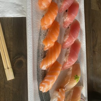 RIZE Thai Sushi - Salmon Yellowtail and Tuna for happy hour - Sushi Bars Near Me - Santa Monica, California RIZE Thai Sushi - Salmon Yellowtail and Tuna for happy hour - Sushi Bars Near Me - Santa Monica, California