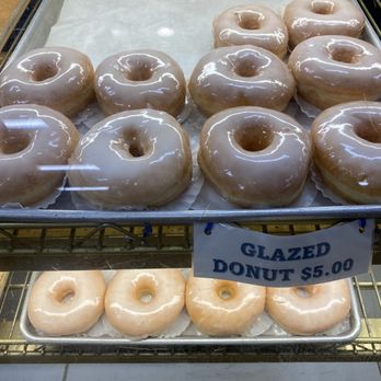 Mike's Pastry - Glazed donuts - Bakeries Near Me - Boston, Massachusetts