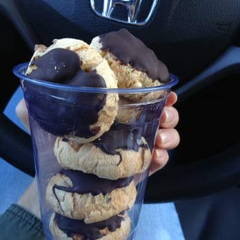 Beard Papa's - 3 strawberry and 3 chocolate eclairs - Desserts Near Me - Cupertino, California