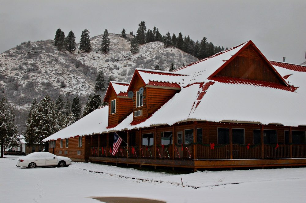 PINE RESORT AND MOTEL Updated September 2024 58 Photos 54 E Nester Dr, Pine, Idaho