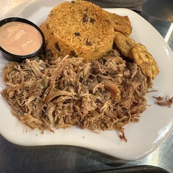 Two Bucks - Pulled Pork - New American Near Me - Eastlake, Ohio