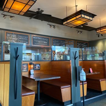 Pastini - Indoor seating area with plenty of room. - Italian Near Me - Tigard, Oregon Pastini - Indoor seating area with plenty of room. - Italian Near Me - Tigard, Oregon