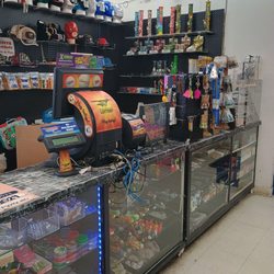 El Moreno  - Lottery, smoking accessories, Lucha masks