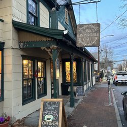 Gunks Gaming Guild Cafe - Sidewalk view of the gaming cafe