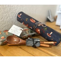Reusable paper towels and cutlery for on the go.