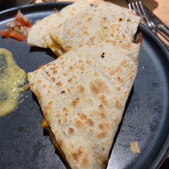 Cinco Ninos - Chicken quesadilla, came out room temp - Mexican Near Me - Pocono Summit, Pennsylvania