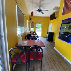 Smoking Aces Bbq - Inside seating