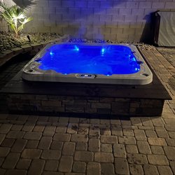 L V Hot Tubs - FANTASTIC HOT TUB!