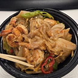 Drunken Noodles with shrimp Drunken Noodles with shrimp