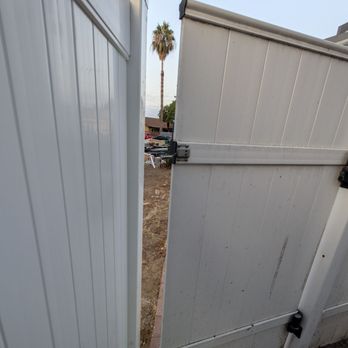 Ergeon - This is the gap between old gate and new fence - Fences & Gates Near Me - San Diego, California Ergeon - This is the gap between old gate and new fence - Fences & Gates Near Me - San Diego, California