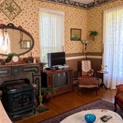 Sugar Hill Manor - Living room