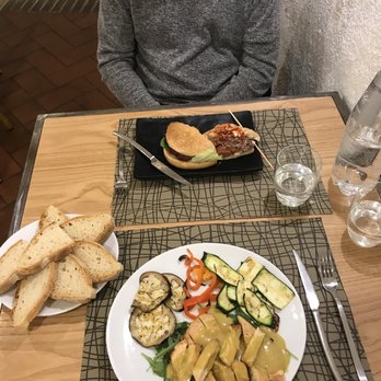 Civico 57 - Great burgers and loved the chicken curry - Gastropubs Near Me - Spello, PG Civico 57 - Great burgers and loved the chicken curry - Gastropubs Near Me - Spello, PG