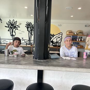 Juiceswell - Window seat - Juice Bars & Smoothies Near Me - Ventura, California Juiceswell - Window seat - Juice Bars & Smoothies Near Me - Ventura, California