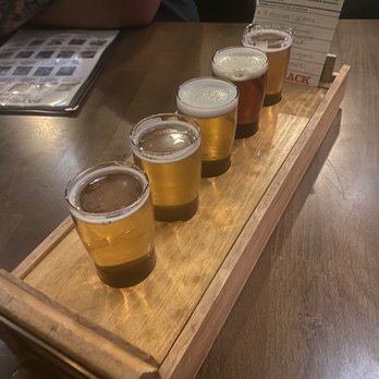 Paperback Brewing - Beer flight - Breweries Near Me - Glendale, California