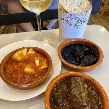 Iturriza Taberna - Bacalao con pisto, Txipirones en su tinta, Carrilleras de ternera - Basque Near Me - Bilbo, BI