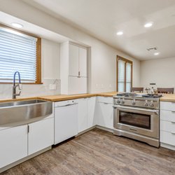 hōm kitchen + bath
