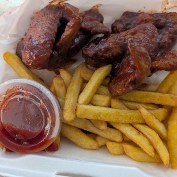 Jackson Soul Food - Wings and fries. Not bad but not recommended. - Soul Food Near Me - Miami, Florida