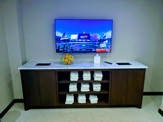 The Sinclair, Autograph Collection by null