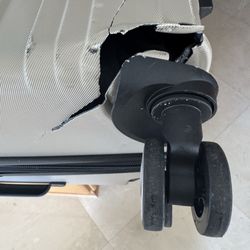 Luggage Outlet - Cracked shell causing wheel to be unstable
