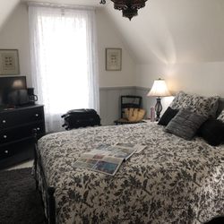 Atrium Garden Inn - Rendezvous Room - Air bnb  I Recommend!!