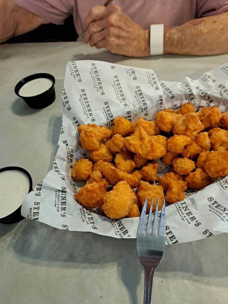 Steiner's Restaurant & Bar Logo