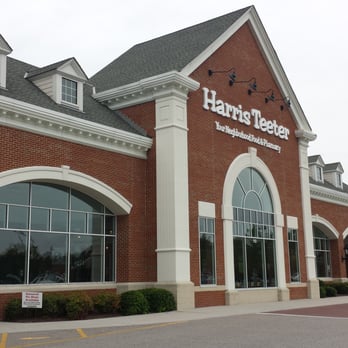 Harris Teeter - Front of Harris Teeter - Grocery Near Me - Virginia Beach, Virginia