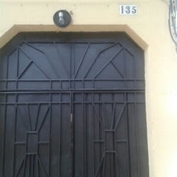 Isa Alta Costura - Puerta de entrada donde timbras...