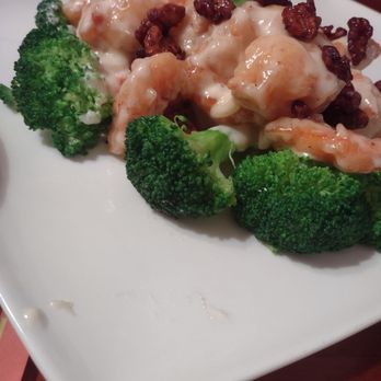 Golden Duck - Shrimp with walnuts - Dim Sum Near Me - Williamsville, New York Golden Duck - Shrimp with walnuts - Dim Sum Near Me - Williamsville, New York