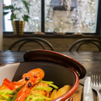 Casa Gràcia - Cazuela de merluza - Hostels Near Me - Barcelona, B