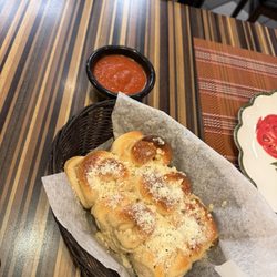 N.Y. Pizza Spot & Italian Kitchen - Garlic Knots (FOR HERE)
