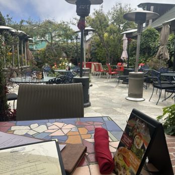 Robins Restaurant - New American Near Me - Cambria, California