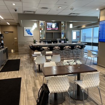 Aspire Lounge - Dining area. - Airport Lounges Near Me - Ontario, California