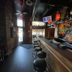 Solly's Tavern - Downstairs bar facing door and patio