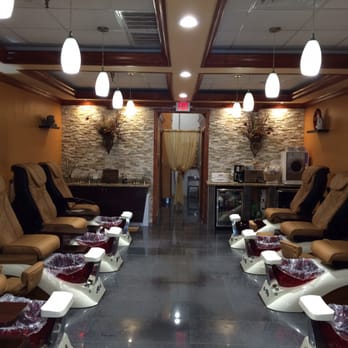 Deluxe Nail Spa - Nail Salons Near Me - Cary, North Carolina