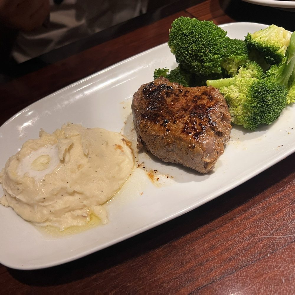 LongHorn Steakhouse - 8oz Renegade Sirloin - Steakhouses Near Me - Plano, Texas LongHorn Steakhouse - 8oz Renegade Sirloin - Steakhouses Near Me - Plano, Texas