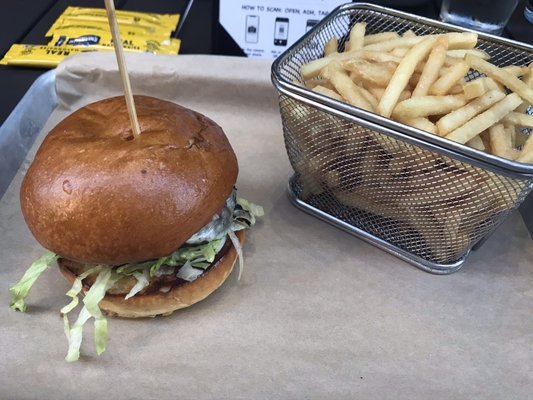 LoLa Burger by null