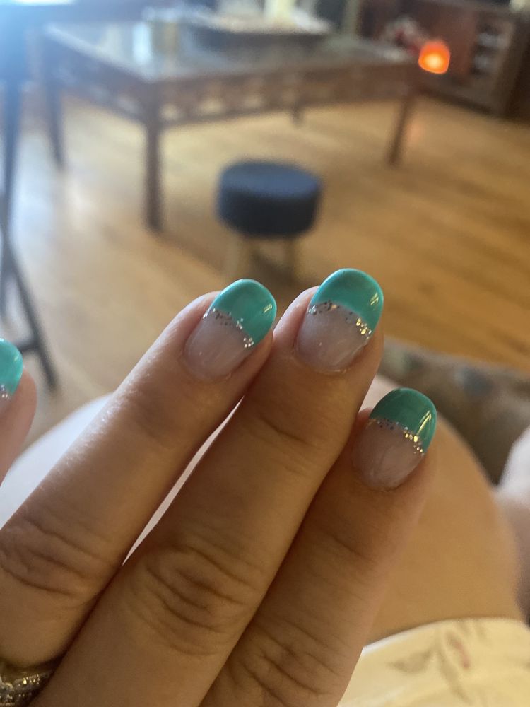 SHEAR ENVY SALON Updated September 2024 333 W Wilcox Dr, Sierra