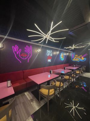 Hot Noods Noodle Bar by null