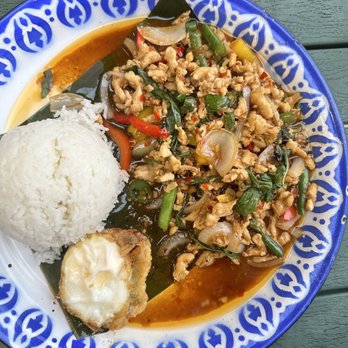 Pineapples Thai Kitchen - Thai Near Me - Charlottesville, Virginia