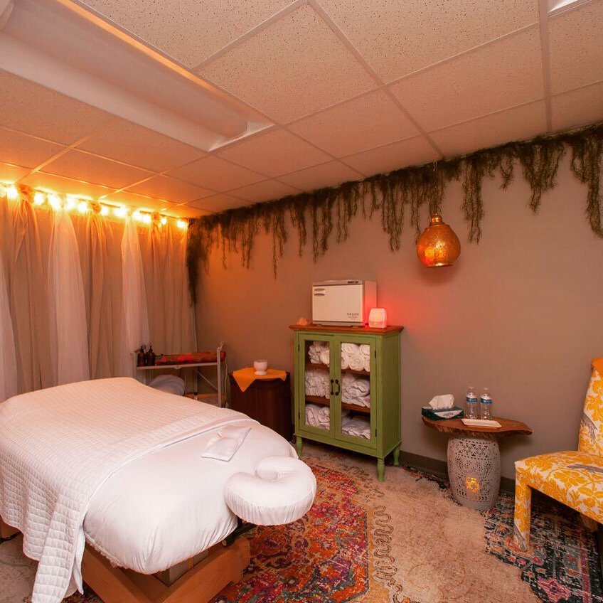 RAVENSONG MASSAGE Updated August 2024 14 Photos 5519 Urbandale