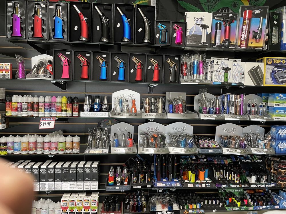 BUZZ SMOKE & VAPE Updated October 2024 71 Photos 3912 S Broadway