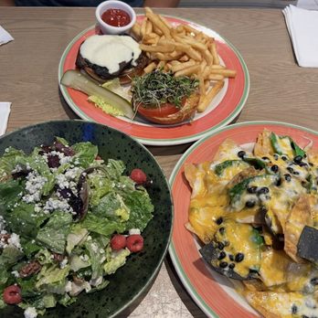Redondo Beach Brewing - Raspberry Salad, Nachos, Burger - American Near Me - Redondo Beach, California Redondo Beach Brewing - Raspberry Salad, Nachos, Burger - American Near Me - Redondo Beach, California