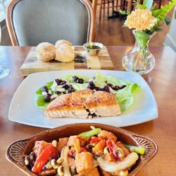 The Swamp Fox Restaurant - The Bibb salad with fresh grilled salmon... Perfect!