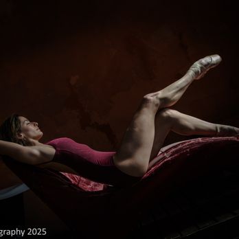 Hatbox Photography - Ballet photo taken at FD Photo studio in DTLA using natural light. - Session Photography Near Me Hatbox Photography - Ballet photo taken at FD Photo studio in DTLA using natural light. - Session Photography Near Me