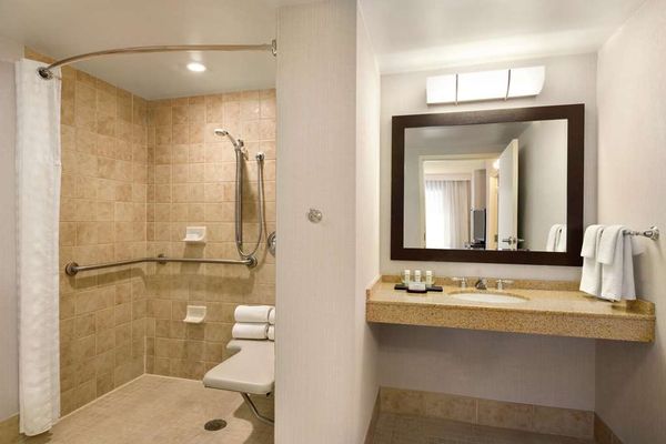 Embassy Suites by Hilton Boston at Logan Airport by null