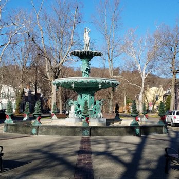 Broadway Fountain - Broadway Fountain during the holiday season - Landmarks & Historical Buildings Near Me - Madison, Indiana Broadway Fountain - Broadway Fountain during the holiday season - Landmarks & Historical Buildings Near Me - Madison, Indiana