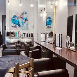 The Beauty Lounge - This place is so pretty