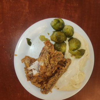 Golden Corral Buffet & Grill - cold fried chicken, and runny cold mashed potatoes  sprouts were cold in the middle - American Near Me - Fort Worth, Texas